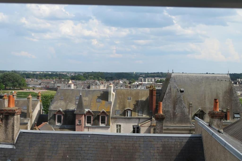 Loft De 53 M2 Centre Ville Blois,Tv Bagian luar foto