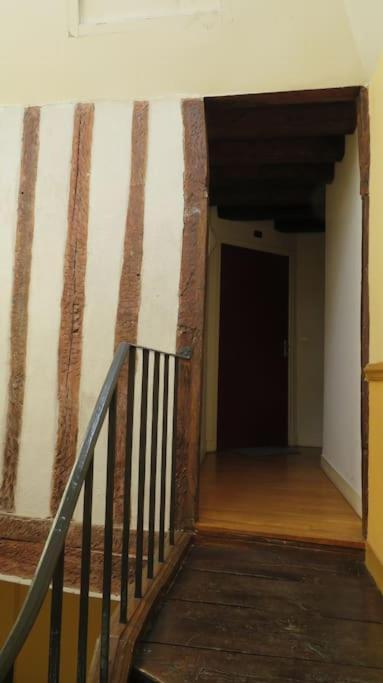 Loft De 53 M2 Centre Ville Blois,Tv Bagian luar foto